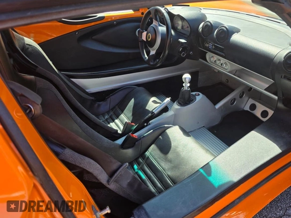 2007 Lotus Elise z VIN SCCPC11137HL30017, wystawiony jako Copart lot #52991635 z przebiegiem 3930 mil mil oraz Tytuł czysty. Historia ofert i sprzedaży dostępna na DreamBid. Obrazek 5.