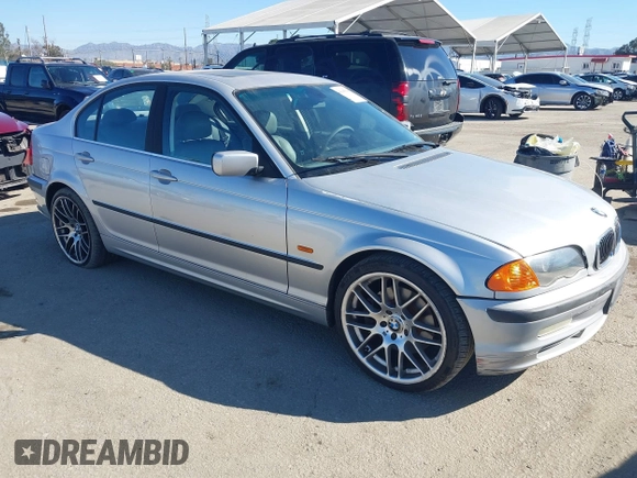 2001 BMW 3 Series 330i with VIN WBAAV53451FJ66575, listed as a IAAI auction lot 41665948 with 197,048 mi miles. Bid and sale history available at carsss.com. Image 1.