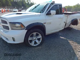 2013 Ram 1500 Sport z VIN 1C6RR7MT2DS571209, wystawiony jako IAAI lot #42635592 z przebiegiem 192 998 mil mil oraz . Historia ofert i sprzedaży dostępna na DreamBid. Obrazek 2.