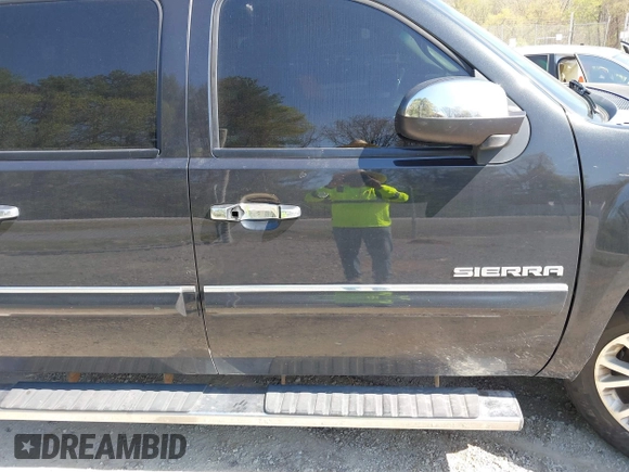 2010 GMC Sierra 1500 SLT with VIN 3GTRCWE09AG122055, listed as a IAAI auction lot 42064233 with 266,560 mi miles and . Bid and sale history available at DreamBid. Image 19.
