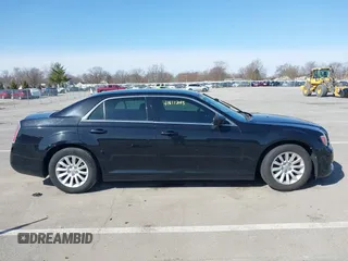 2012 Chrysler 300 z VIN 2C3CCAAG8CH245879, wystawiony jako IAAI lot #41811243 z przebiegiem 177 634 mil mil oraz . Historia ofert i sprzedaży dostępna na DreamBid. Obrazek 14.