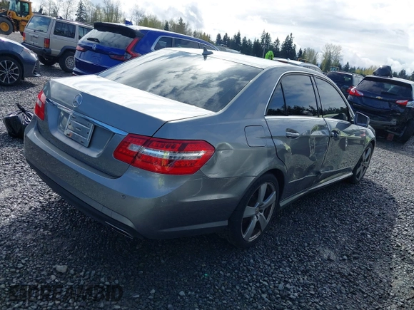 2010 Mercedes-Benz E-Class E 350 Luxury with VIN WDDHF8HB3AA128286, listed as a IAAI auction lot 41970037 with 183,961 mi miles. Bid and sale history available at carsss.com. Image 4.