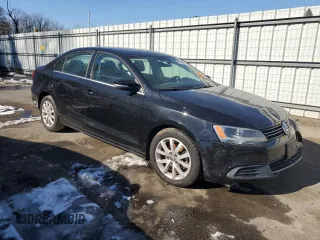 2014 Volkswagen Jetta SE with VIN 3VWD17AJ9EM400204, listed as a Copart auction lot 42484055 with 137,287 mi miles and Salvage title. Bid and sale history available at DreamBid. Image 4.