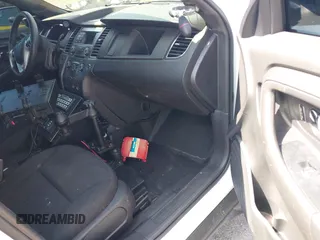 2015 Ford Police Interceptor с VIN 1FAHP2L82FG129083, выставлен на аукционе IAAI как лот 41973234 с пробегом 92 800 миль миль и . История ставок и продаж доступна на DreamBid. Изображение 5.