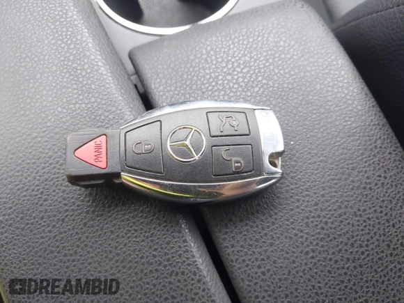 2013 Mercedes-Benz C 300 Sport z VIN WDDGF8AB0DR263382, wystawiony jako IAAI lot #42601043 z przebiegiem 106 154 mil mil oraz . Historia ofert i sprzedaży dostępna na DreamBid. Obrazek 11.