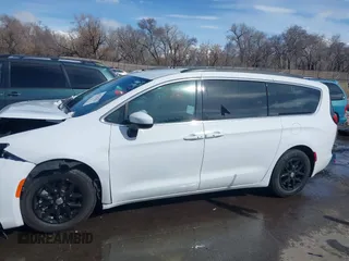 2020 Chrysler Voyager LXi z VIN 2C4RC1DG3LR266103, wystawiony jako IAAI lot #41735356 z przebiegiem 60 481 mil mil oraz . Historia ofert i sprzedaży dostępna na DreamBid. Obrazek 14.