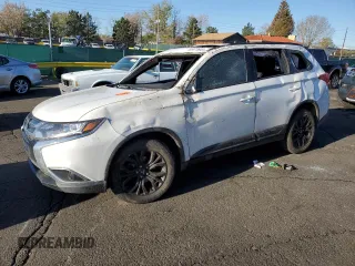 2018 Mitsubishi Outlander ES z VIN JA4AZ3A33JZ064156, wystawiony jako Copart lot #55072645 z przebiegiem Nie podano mil oraz Szkoda całkowita • Salvage title. Historia ofert i sprzedaży dostępna na DreamBid. Obrazek 1.