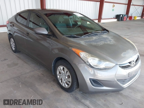 2013 Hyundai Elantra GLS z VIN 5NPDH4AE1DH162272, wystawiony jako IAAI lot #42439195 z przebiegiem 130 937 mil mil oraz . Historia ofert i sprzedaży dostępna na DreamBid. Obrazek 1.