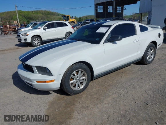 2006 Ford Mustang Standard with VIN 1ZVFT80N465121747, listed as a IAAI auction lot 42124022 with 129,026 mi miles. Bid and sale history available at carsss.com. Image 2.