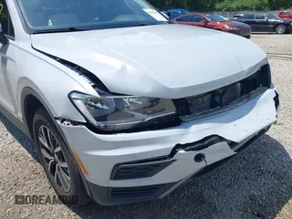 2018 Volkswagen Tiguan SEL z VIN 3VV2B7AX6JM195125, wystawiony jako IAAI lot #42523047 z przebiegiem 73 926 mil mil oraz . Historia ofert i sprzedaży dostępna na DreamBid. Obrazek 18.