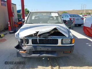 1990 Isuzu Pickup S z VIN JAACL11L6L7206171, wystawiony jako IAAI lot #42214364 z przebiegiem 75 057 mil mil oraz . Historia ofert i sprzedaży dostępna na DreamBid. Obrazek 12.
