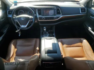 2018 Toyota Highlander Limited z VIN 5TDDZRFH4JS498761, wystawiony jako Copart lot #55915185 z przebiegiem 61 244 mil mil oraz Szkoda całkowita • Salvage title. Historia ofert i sprzedaży dostępna na DreamBid. Obrazek 8.