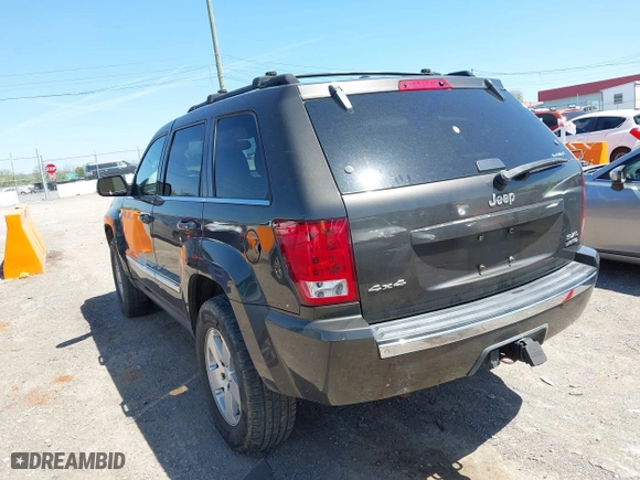 2005 Jeep Grand Cherokee Limited with VIN 1J8HR58255C575317, listed as a IAAI auction lot 42021565 with 205,257 mi miles. Bid and sale history available at carsss.com. Image 3.