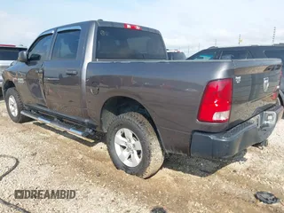 2018 Ram 1500 Express z VIN 1C6RR7KT0JS276527, wystawiony jako IAAI lot #41967968 z przebiegiem 200 964 mil mil oraz . Historia ofert i sprzedaży dostępna na DreamBid. Obrazek 3.