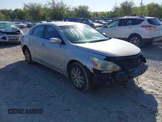 2014 Nissan Altima 2.5 with VIN 1N4AL3APXEN259037, listed as a IAAI auction lot 41972501 with 185,521 mi miles. Bid and sale history available at carsss.com. Image 1.