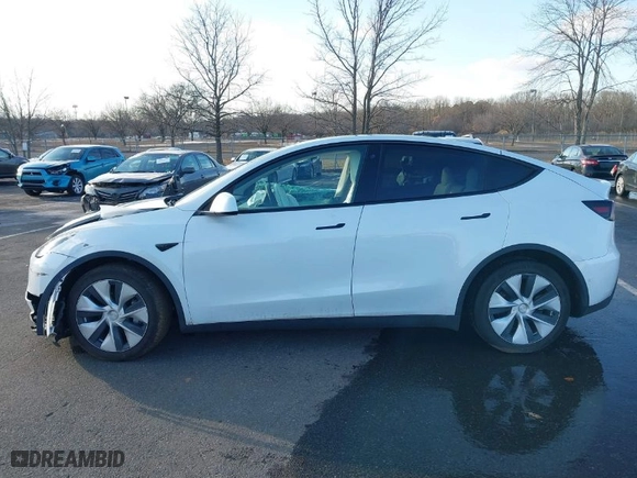 2022 Tesla Model Y Long Range with VIN 7SAYGDEE3NF331645, listed as a IAAI auction lot 41544940 with NaN miles. Bid and sale history available at carsss.com. Image 13.