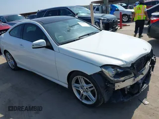 2013 Mercedes-Benz C 250 z VIN WDDGJ4HB2DG089470, wystawiony jako IAAI lot #41925359 z przebiegiem 113 160 mil mil oraz . Historia ofert i sprzedaży dostępna na DreamBid. Obrazek 1.