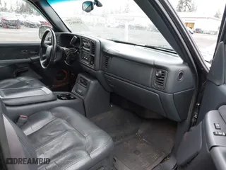 2000 Chevrolet Silverado 1500 LS with VIN 2GCEK19TXY1268976, listed as a IAAI auction lot 41909832 with 182,557 mi miles. Bid and sale history available at carsss.com. Image 5.