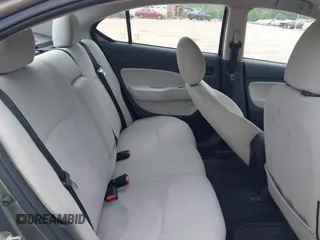 2019 Mitsubishi Mirage ES z VIN ML32F3FJ5KHF06720, wystawiony jako IAAI lot #42117423 z przebiegiem 124 831 mil mil oraz . Historia ofert i sprzedaży dostępna na DreamBid. Obrazek 8.