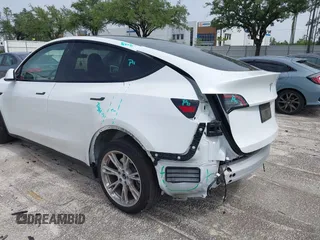 2023 Tesla Model Y Long Range z VIN 7SAYGDEE0PA065534, wystawiony jako IAAI lot #42445868 z przebiegiem 22 638 mil mil oraz . Historia ofert i sprzedaży dostępna na DreamBid. Obrazek 21.