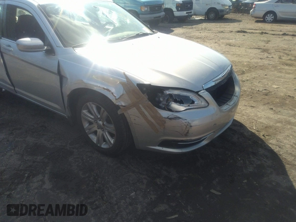 2011 Chrysler 200 Touring z VIN 1C3BC1FB0BN607153, wystawiony jako IAAI lot #38884887 z przebiegiem 153 027 mil mil oraz . Historia ofert i sprzedaży dostępna na DreamBid. Obrazek 11.