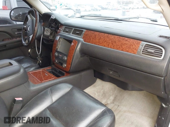 2007 Chevrolet Avalanche LTZ with VIN 3GNEC12J87G109246, listed as a IAAI auction lot 41989146 with 171,005 mi miles and . Bid and sale history available at DreamBid. Image 5.