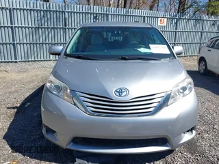 2017 Toyota Sienna LE Auto Access Seat with VIN 5TDKZ3DC0HS823184, listed as a IAAI auction lot 41823261 with 97,236 mi miles. Bid and sale history available at carsss.com. Image 12.