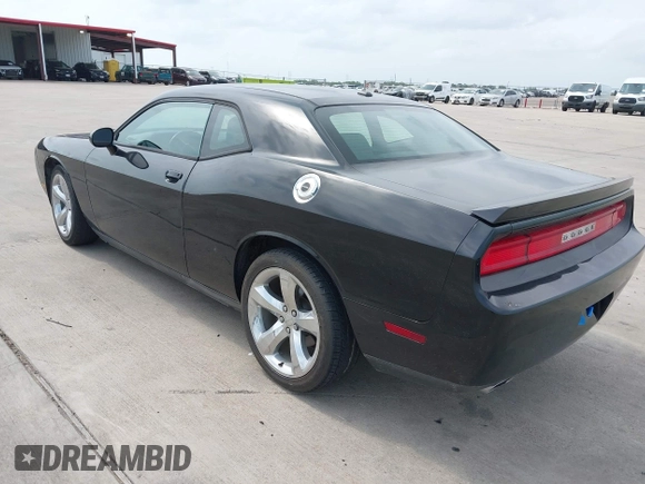 2012 Dodge Challenger SXT Plus z VIN 2C3CDYAG2CH281069, wystawiony jako IAAI lot #42314949 z przebiegiem 167 592 mil mil oraz . Historia ofert i sprzedaży dostępna na DreamBid. Obrazek 3.