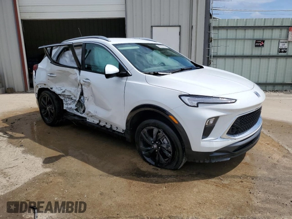 2024 Buick Encore GX Sport Touring с VIN KL4AMESL5RB097673, выставлен на аукционе Copart как лот 54846895 с пробегом 24 731 миль миль и Списание • Salvage title. История ставок и продаж доступна на DreamBid. Изображение 4.