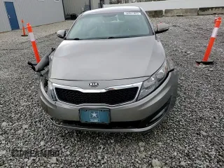 2013 Kia Optima LX z VIN 5XXGM4A70DG251868, wystawiony jako Copart lot #52921925 z przebiegiem 114 318 mil mil oraz Szkody całkowita. Historia ofert i sprzedaży dostępna na DreamBid. Obrazek 11.