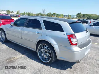 2006 Dodge Magnum R/T z VIN 2D4GV57256H374048, wystawiony jako IAAI lot #42142711 z przebiegiem 173 817 mil mil oraz . Historia ofert i sprzedaży dostępna na DreamBid. Obrazek 3.