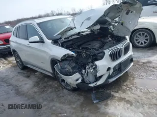 2017 BMW X1 xDrive28i z VIN WBXHT3C39H5F78071, wystawiony jako IAAI lot #41645653 z przebiegiem 101 857 mil mil oraz . Historia ofert i sprzedaży dostępna na DreamBid. Obrazek 1.