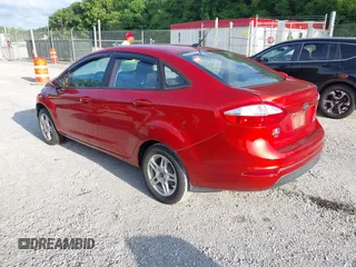 2019 Ford Fiesta SE z VIN 3FADP4BJXKM122235, wystawiony jako IAAI lot #42457164 z przebiegiem 103 265 mil mil oraz . Historia ofert i sprzedaży dostępna na DreamBid. Obrazek 3.