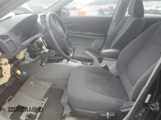 2005 Kia Spectra LX z VIN KNAFE121155165277, wystawiony jako Copart lot #55357155 z przebiegiem Nie podano mil oraz Czysty tytuł • Clean title. Historia ofert i sprzedaży dostępna na DreamBid. Obrazek 7.