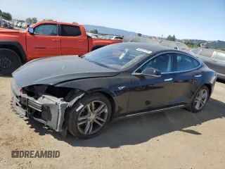 2014 Tesla Model S 60 z VIN 5YJSA1S19EFP56100, wystawiony jako Copart lot #62331725 z przebiegiem Nie podano mil oraz Szkoda całkowita • Salvage title. Historia ofert i sprzedaży dostępna na DreamBid. Obrazek 1.