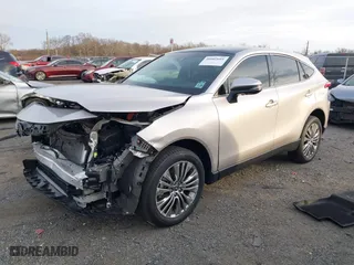 2024 Toyota Venza LE with VIN JTEAAAAH8RJ163607, listed as a IAAI auction lot 40902601 with 7208 miles. Bid and sale history available at carsss.com. Image 18.