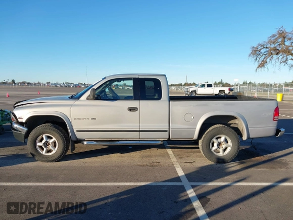 2000 Dodge Dakota Sport with VIN 1B7GG22N6YS690223, listed as a IAAI auction lot 41244256 with 147,443 mi miles. Bid and sale history available at carsss.com. Image 14.