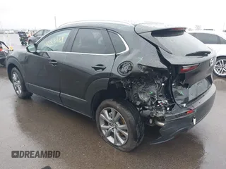2025 Mazda CX-30 S Carbon Edition z VIN 3MVDMBCM9SM783429, wystawiony jako IAAI lot #42065729 z przebiegiem 4 940 mil mil oraz . Historia ofert i sprzedaży dostępna na DreamBid. Obrazek 3.