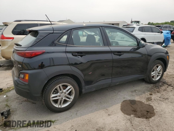 2021 Hyundai Kona SE z VIN KM8K1CAA7MU735048, wystawiony jako Copart lot #58576795 z przebiegiem 65 857 mil mil oraz Czysty tytuł • Clean title. Historia ofert i sprzedaży dostępna na DreamBid. Obrazek 3.