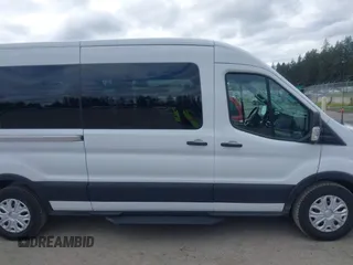 2025 Ford Transit Passenger XL with VIN 1FBAX2C87SKA21405, listed as a IAAI auction lot 42203780 with 1,924 mi miles and . Bid and sale history available at carsss.com. Image 13.