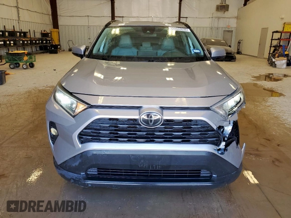 2021 Toyota RAV4 XLE Premium with VIN 2T3C1RFV7MC132953, listed as a Copart auction lot 60598085 with 111,013 mi miles and Clean title. Bid and sale history available at DreamBid. Image 5.