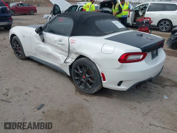 2018 FIAT 124 Spider Classica z VIN JC1NFAEK7J0138623, wystawiony jako IAAI lot #41919114 z przebiegiem 26 327 mil mil oraz . Historia ofert i sprzedaży dostępna na DreamBid. Obrazek 3.
