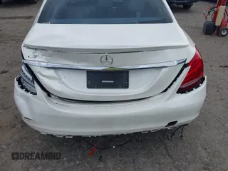 2017 Mercedes-Benz C 300 с VIN 55SWF4JB9HU179554, выставлен на аукционе IAAI как лот 42290729 с пробегом 142 389 миль миль и . История ставок и продаж доступна на DreamBid. Изображение 6.