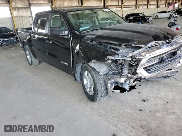 2020 Ram 1500 Big Horn z VIN 1C6RRFFG2LN284427, wystawiony jako Copart lot #53956915 z przebiegiem 83 578 mil mil oraz Szkoda całkowita • Salvage title. Historia ofert i sprzedaży dostępna na DreamBid. Obrazek 13.