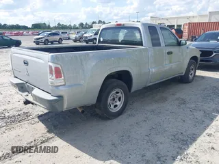 2007 Mitsubishi Raider LS with VIN 1Z7HC22K57S162987, listed as a IAAI auction lot 42015748 with 100,919 mi miles. Bid and sale history available at carsss.com. Image 4.