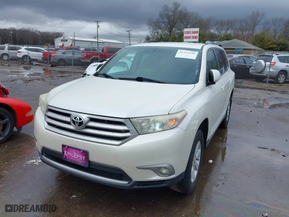 2013 Toyota Highlander with VIN 5TDZK3EH0DS098788, listed as a IAAI auction lot 41714590 with 135,317 mi miles. Bid and sale history available at carsss.com. Image 17.