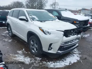 2019 Toyota Highlander Limited z VIN 5TDDZRFH2KS746197, wystawiony jako IAAI lot #41431215 z przebiegiem Nie podano mil oraz . Historia ofert i sprzedaży dostępna na DreamBid. Obrazek 1.