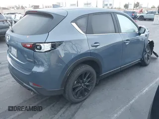 2024 Mazda CX-5 S Carbon Edition z VIN JM3KFBCM6R0359097, wystawiony jako IAAI lot #41743569 z przebiegiem 13 114 mil mil oraz . Historia ofert i sprzedaży dostępna na DreamBid. Obrazek 4.