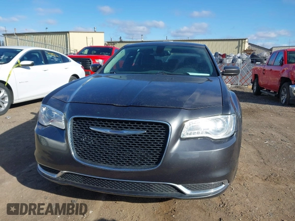 2016 Chrysler 300 Anniversary Edition z VIN 2C3CCAAG2GH295456, wystawiony jako IAAI lot #41978687 z przebiegiem 142 533 mil mil oraz . Historia ofert i sprzedaży dostępna na DreamBid. Obrazek 12.