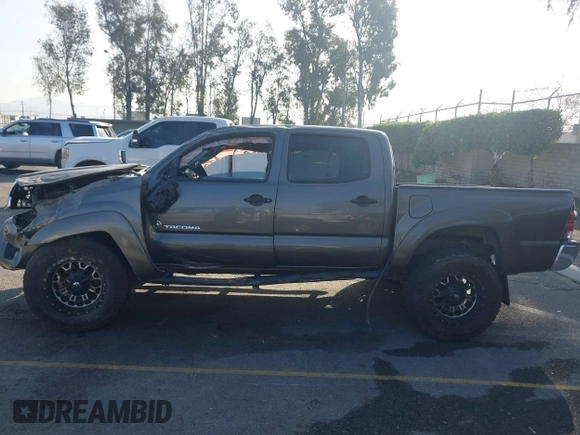 2013 Toyota Tacoma PreRunner z VIN 5TFJU4GN1DX046628, wystawiony jako IAAI lot #41216083 z przebiegiem Nie podano mil oraz . Historia ofert i sprzedaży dostępna na DreamBid. Obrazek 15.